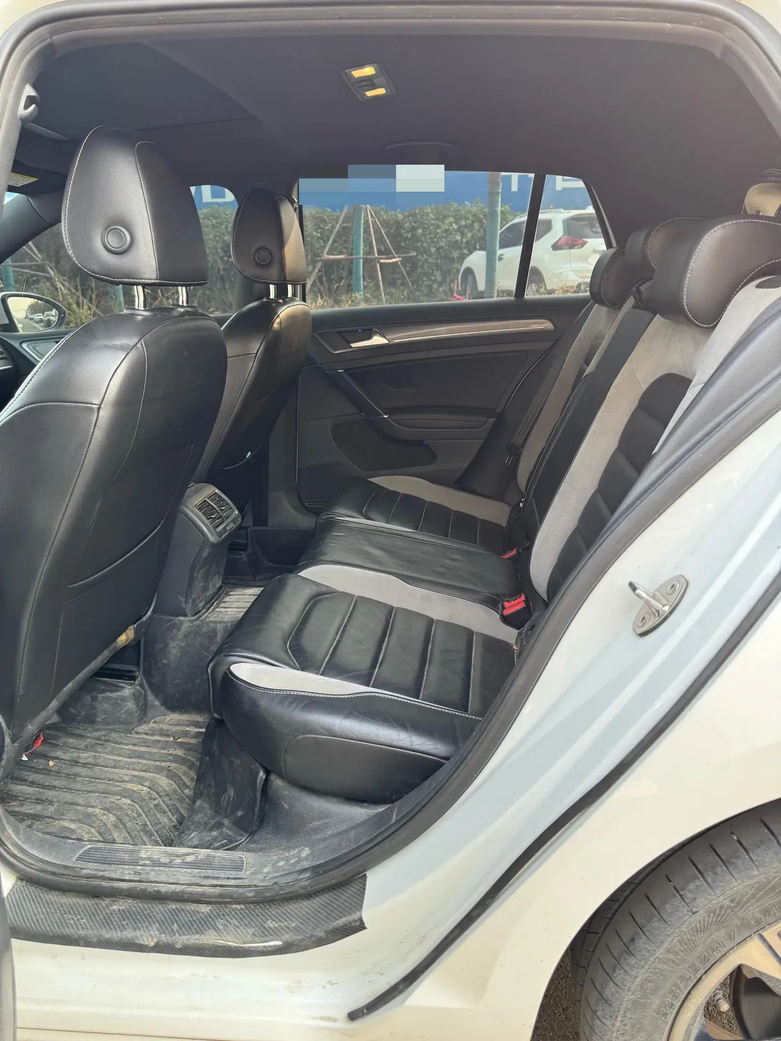 2017 VOLKSWAGEN GOLF thumbnail 4