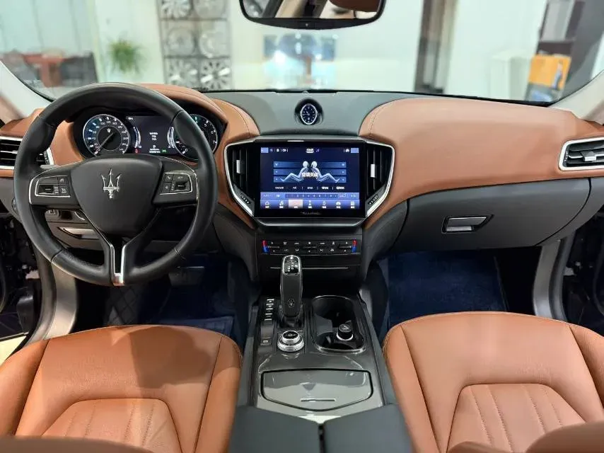 2021 Maserati Ghibli 2.0T 330HP L4 8AT,autocango,china used car exporter,china ev exporter,chinese used car exporter,chinese used ev exporter