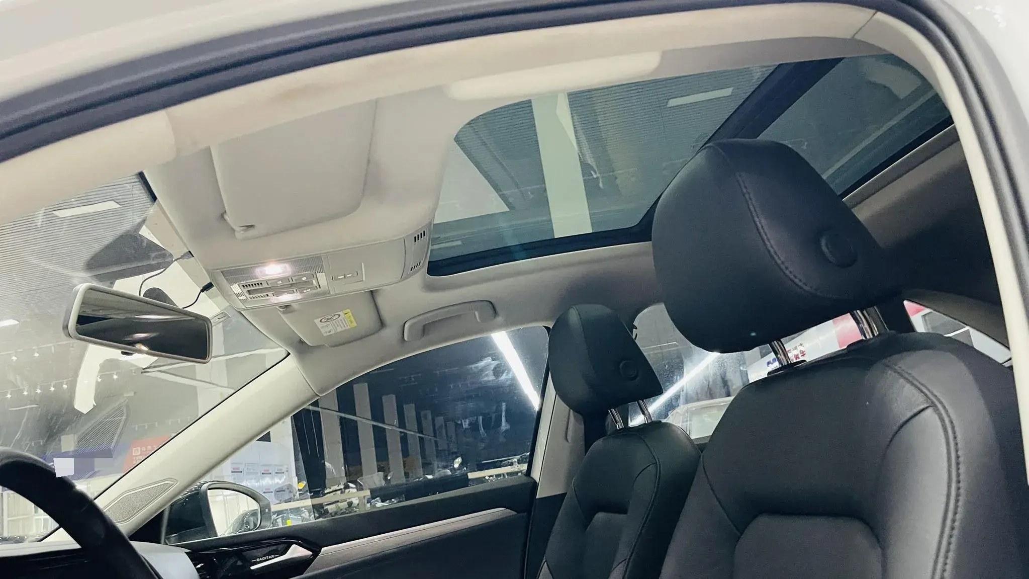 2021 VOLKSWAGEN SAGITAR thumbnail 4