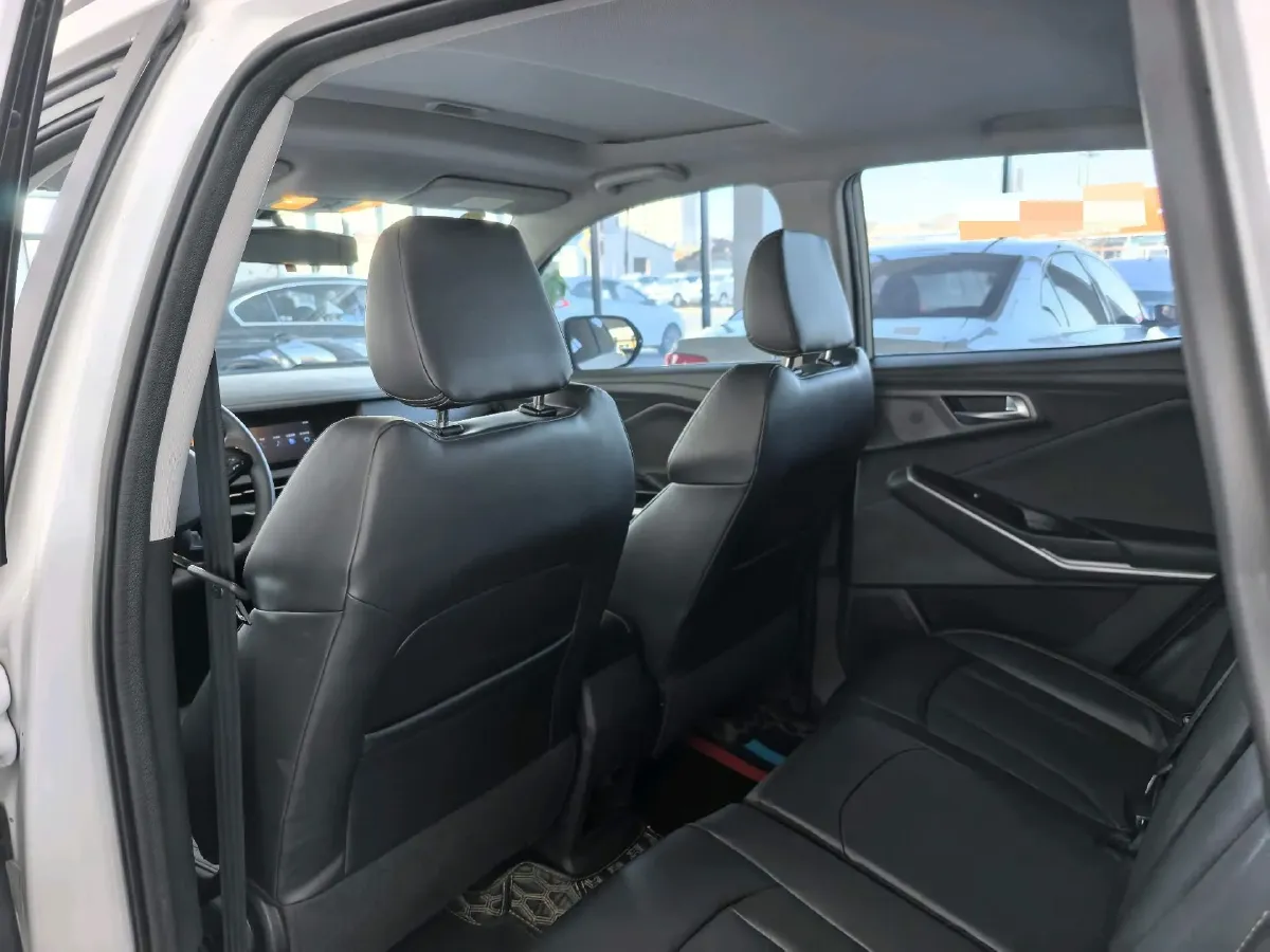 2021 ChangAn CS15 1.5L 107HP L4 5DCT,autocango,china used car exporter,china ev exporter,chinese used car exporter,chinese used ev exporter