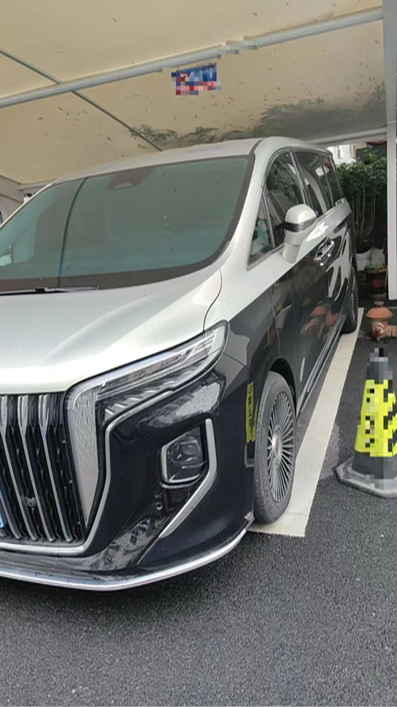 2023 HONGQI HQ9 thumbnail 2