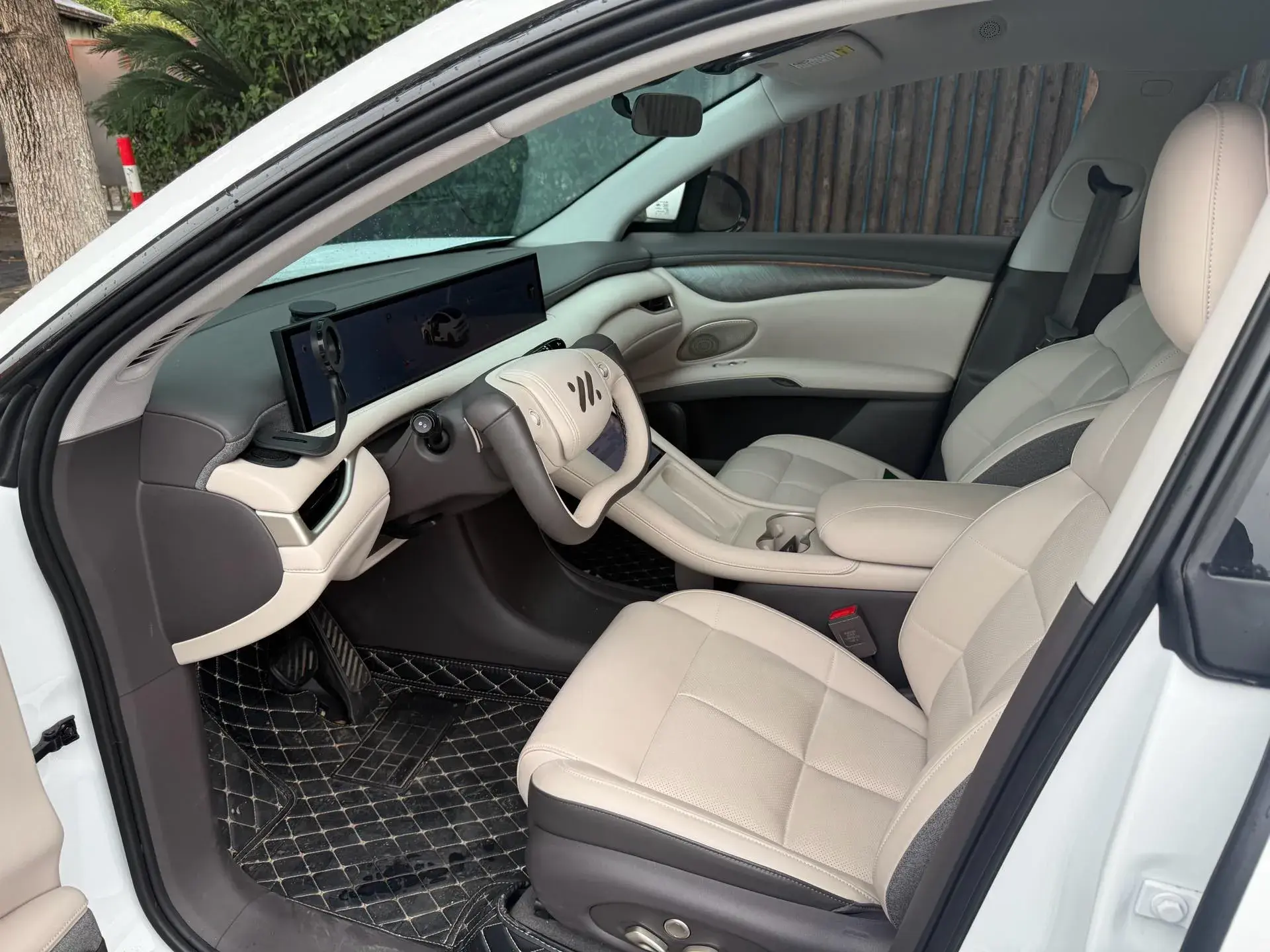 2025 IM LS6 thumbnail 3