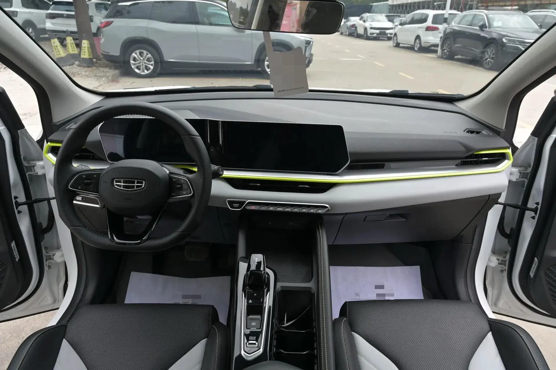 2023 GEELY COOLRAY thumbnail 4