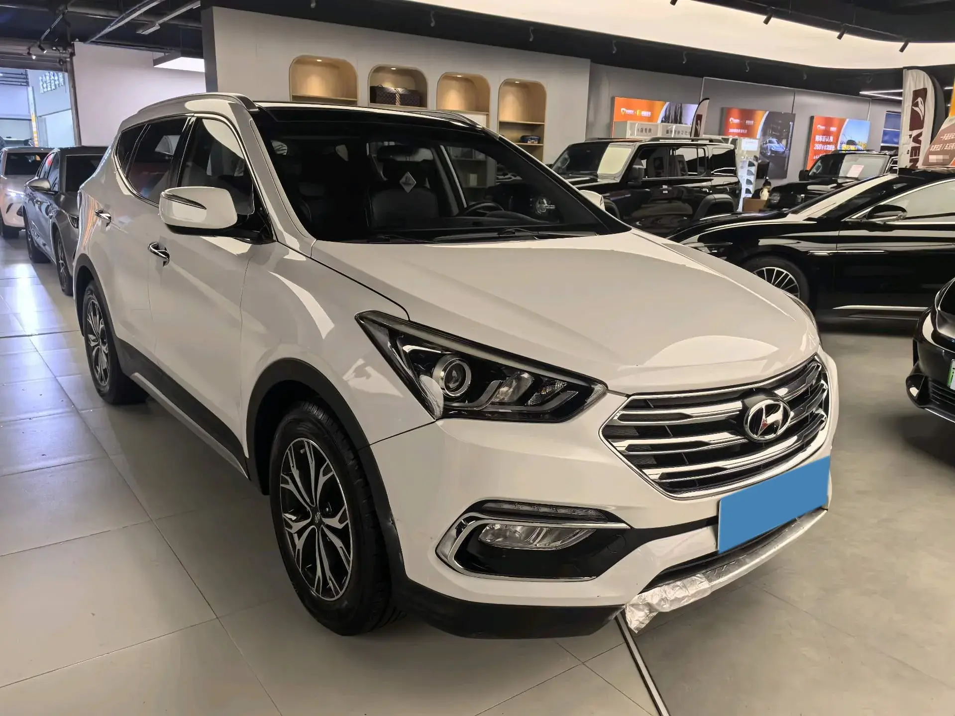 2017 HYUNDAI SANTAFE thumbnail 3