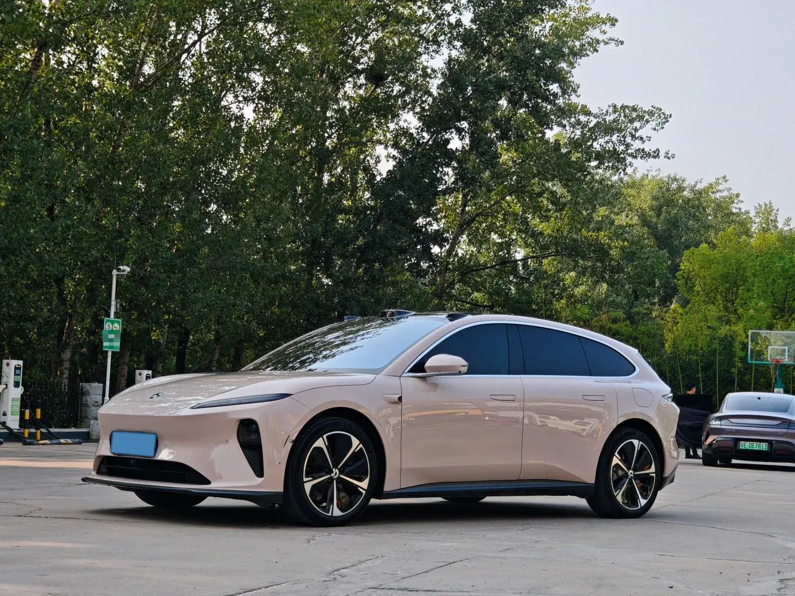 2023 NIO ET5T view 1