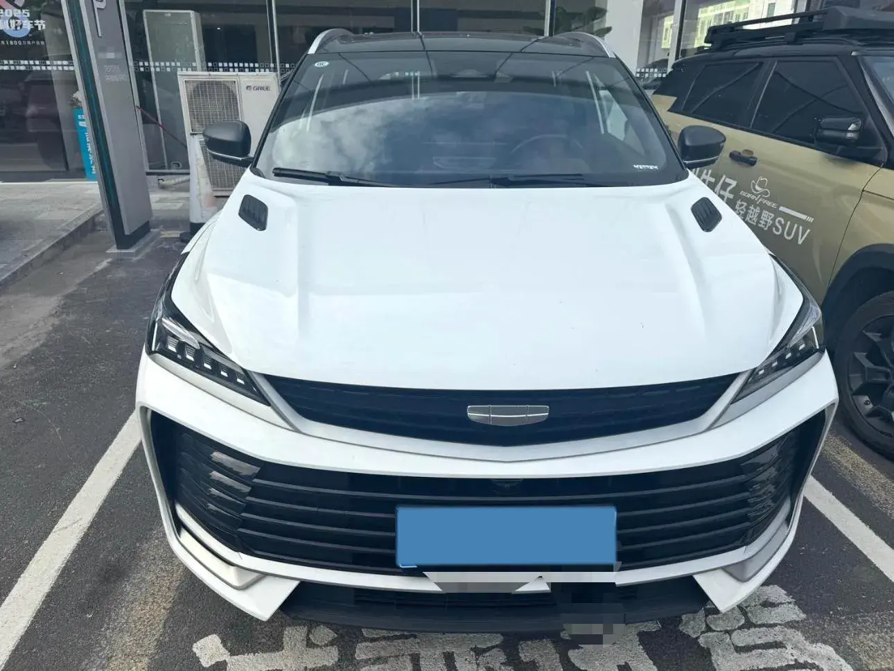 2025 GEELY COOLRAY thumbnail 2