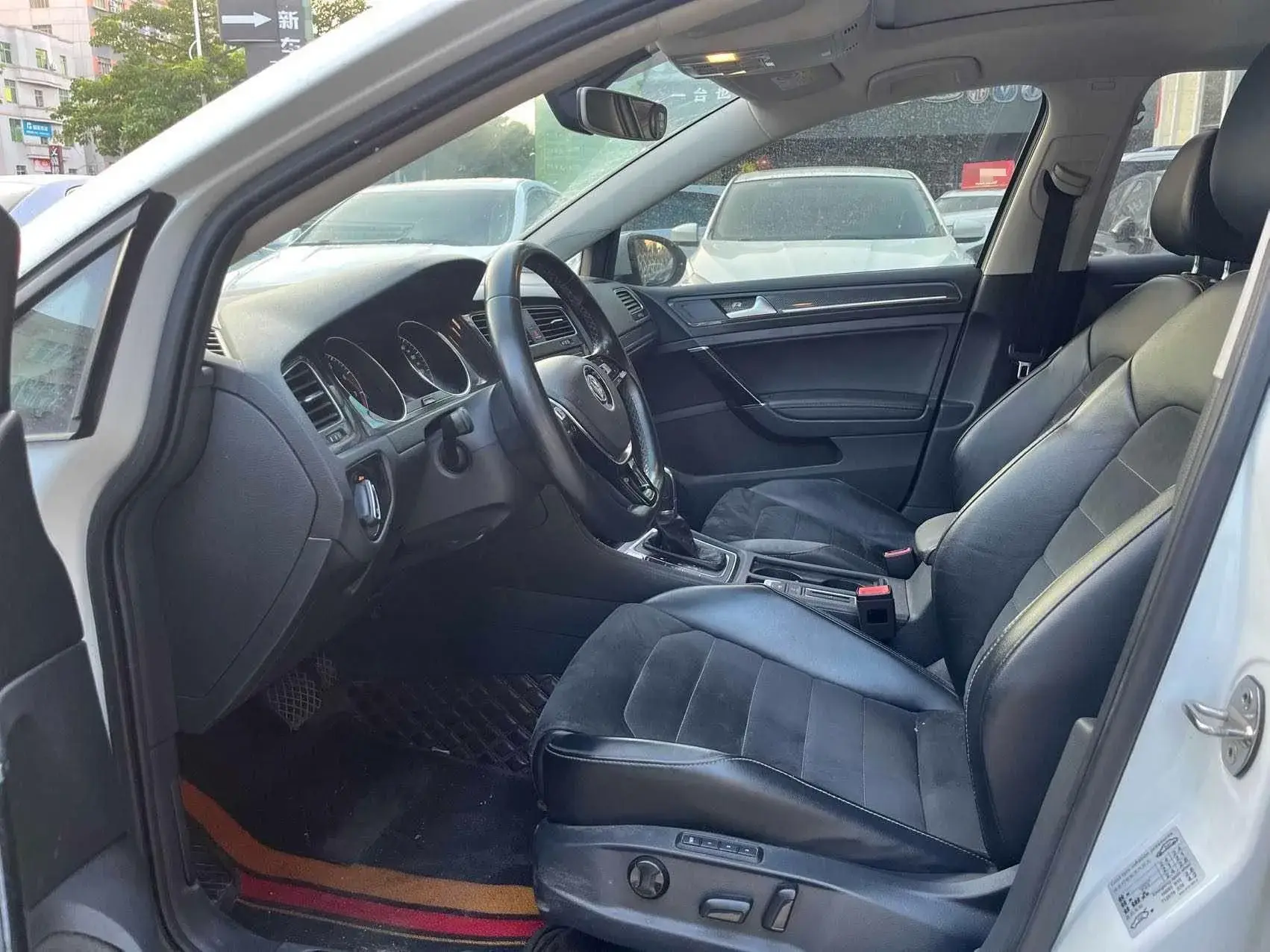 2018 VOLKSWAGEN GOLF thumbnail 4