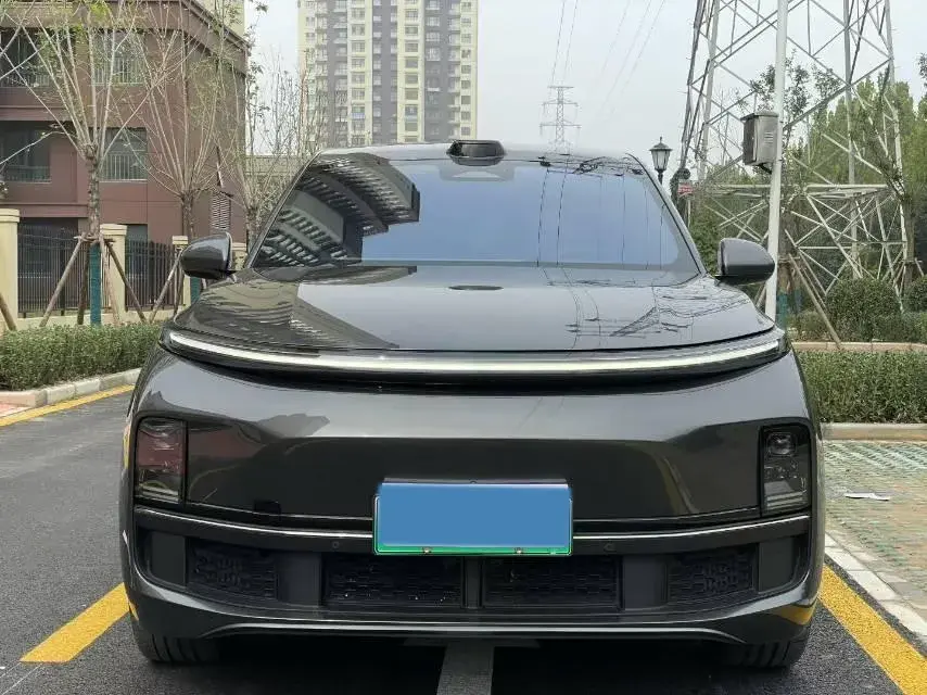 2022 LI L9 thumbnail 2