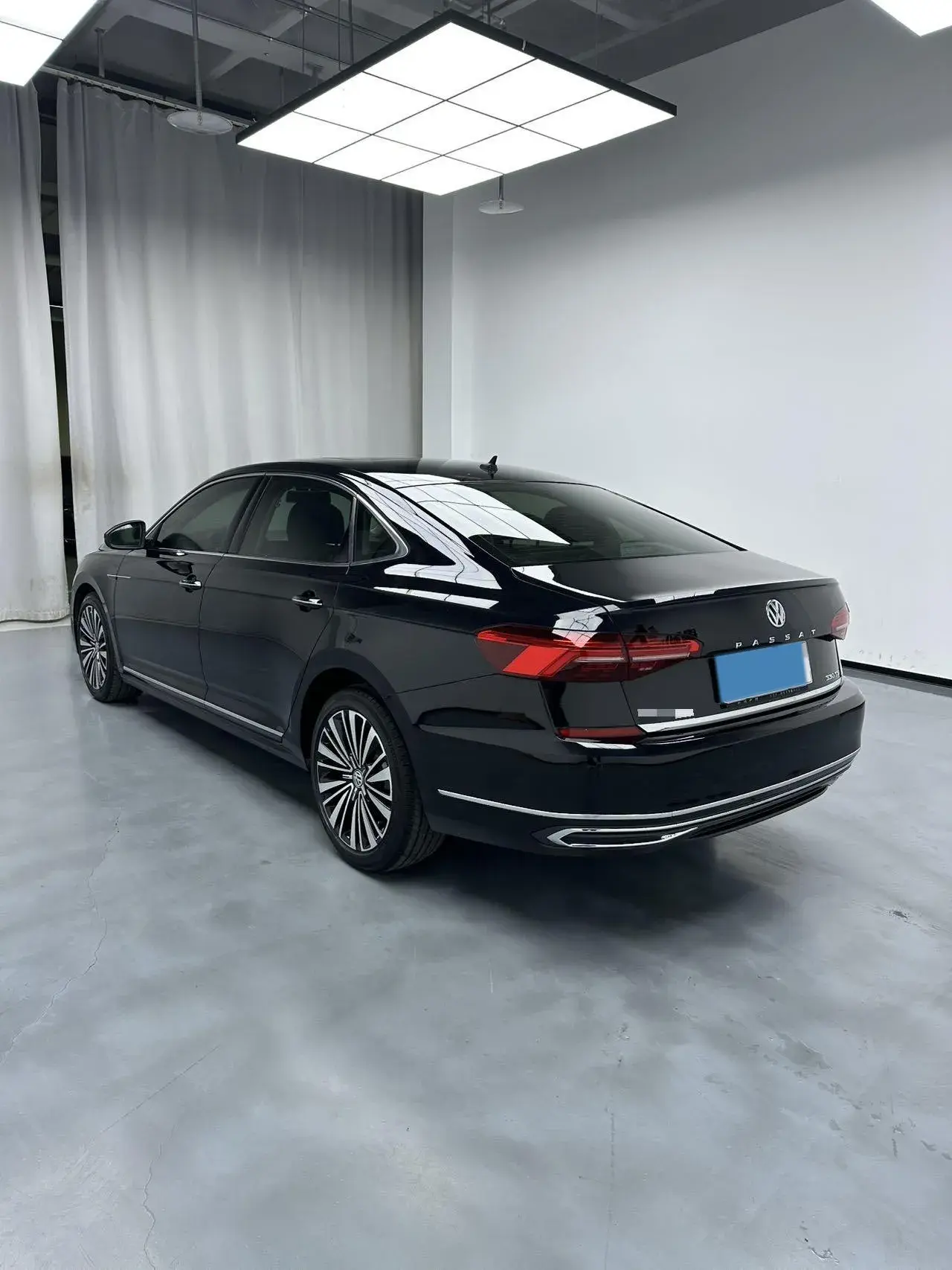 2019 VOLKSWAGEN PASSAT thumbnail 4