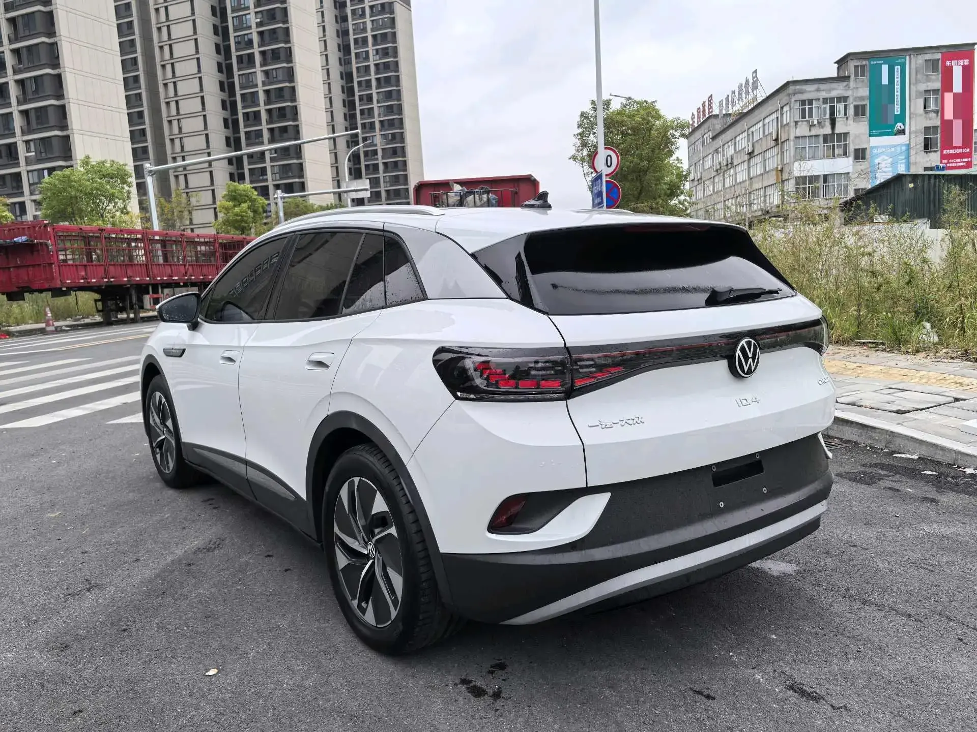 2024 VOLKSWAGEN ID.4 thumbnail 4