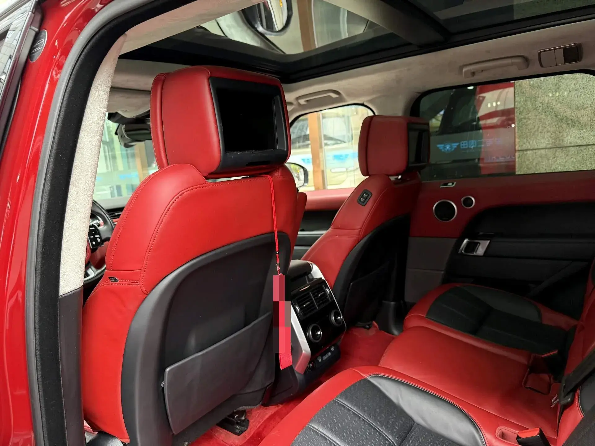 2018 LAND ROVER thumbnail 4