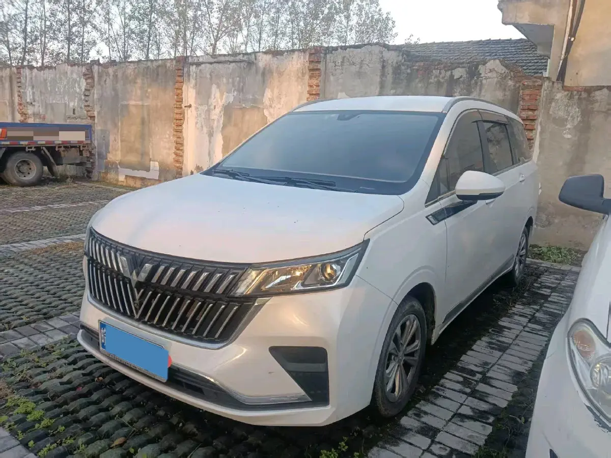 2022 WuLing JiaChen 1.5L 99HP L4 6MT