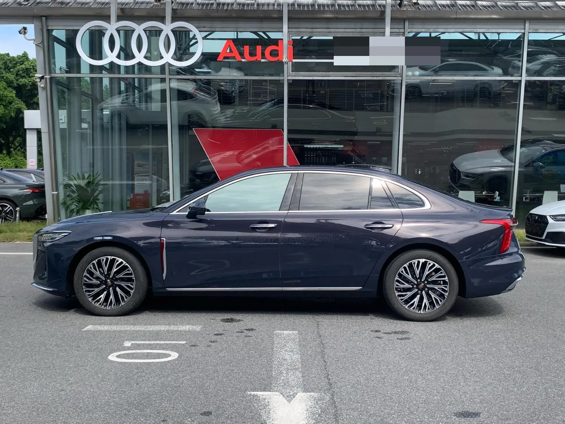 2023 HONGQI H5 thumbnail 3