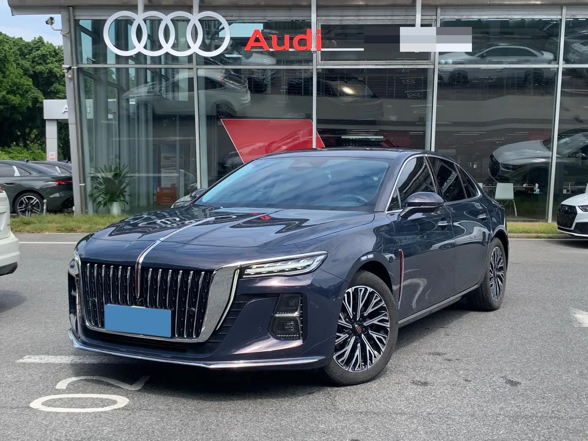 2023 HONGQI H5 view 1