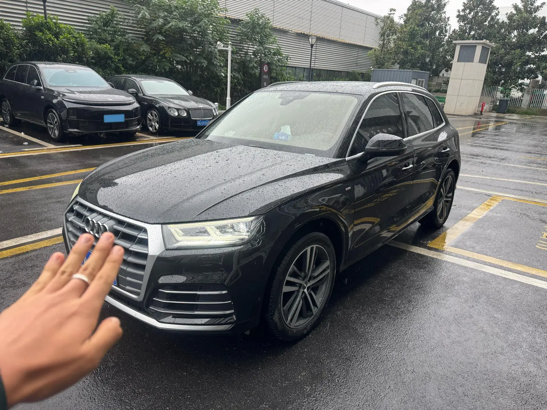 2020 AUDI Q5L view 1