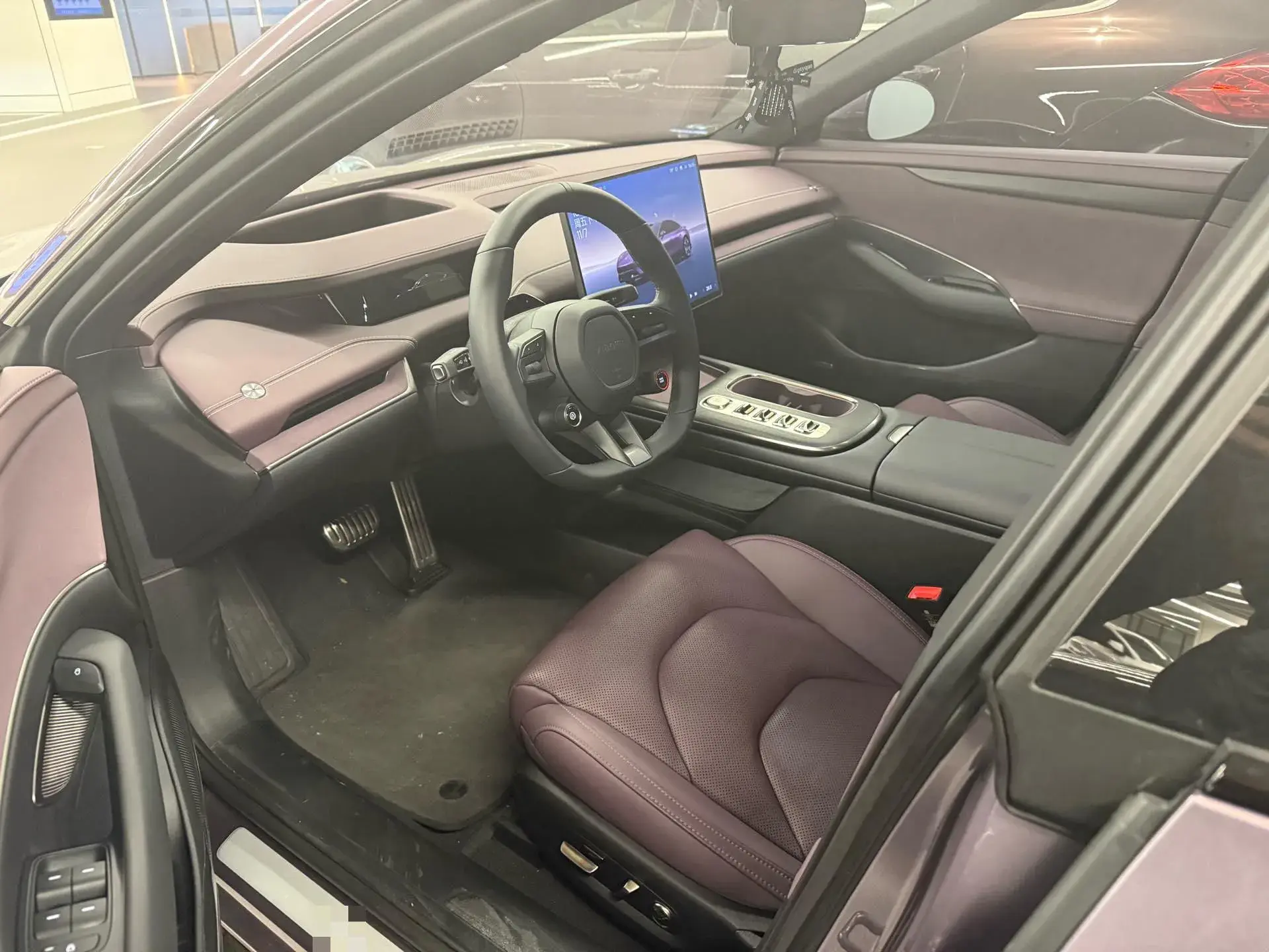 2024 MI SU7 thumbnail 3