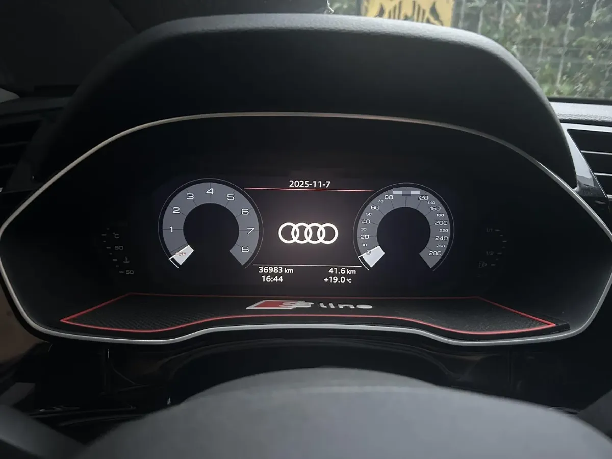 2021 Audi Q3 2.0T 220HP L4 7DCT,autocango,china used car exporter,china ev exporter,chinese used car exporter,chinese used ev exporter