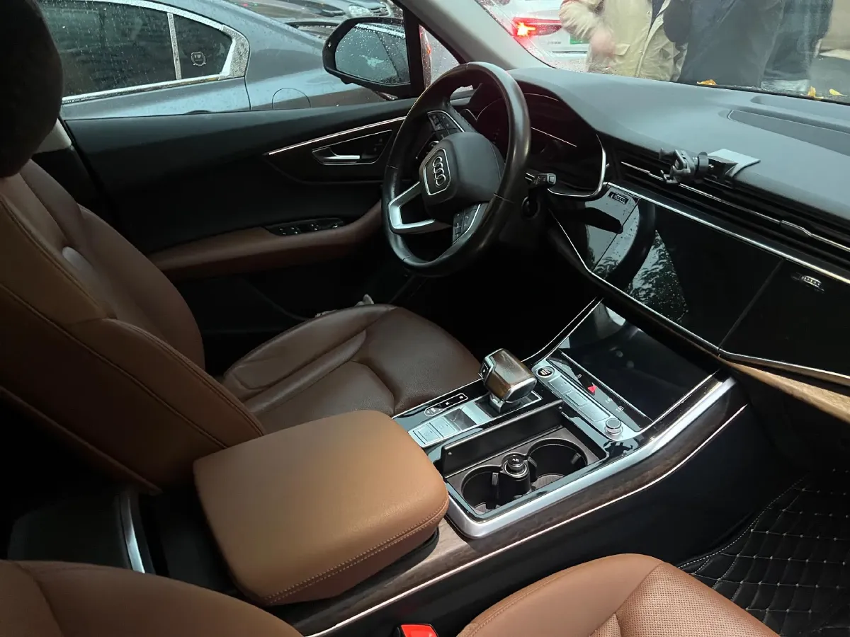 2021 Audi Q7 2.0T 245HP L4 8AT,autocango,china used car exporter,china ev exporter,chinese used car exporter,chinese used ev exporter