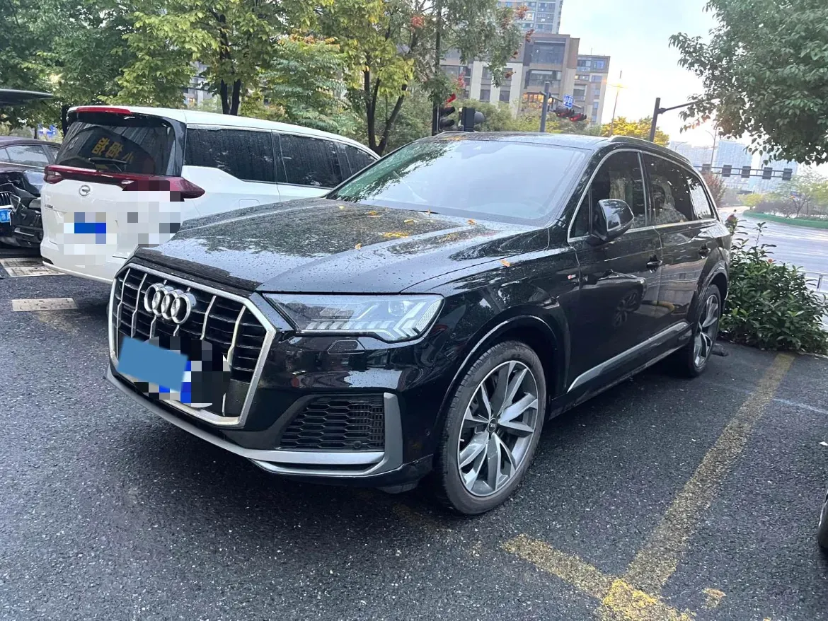 2021 Audi Q7 2.0T 245HP L4 8AT,autocango,china used car exporter,china ev exporter,chinese used car exporter,chinese used ev exporter