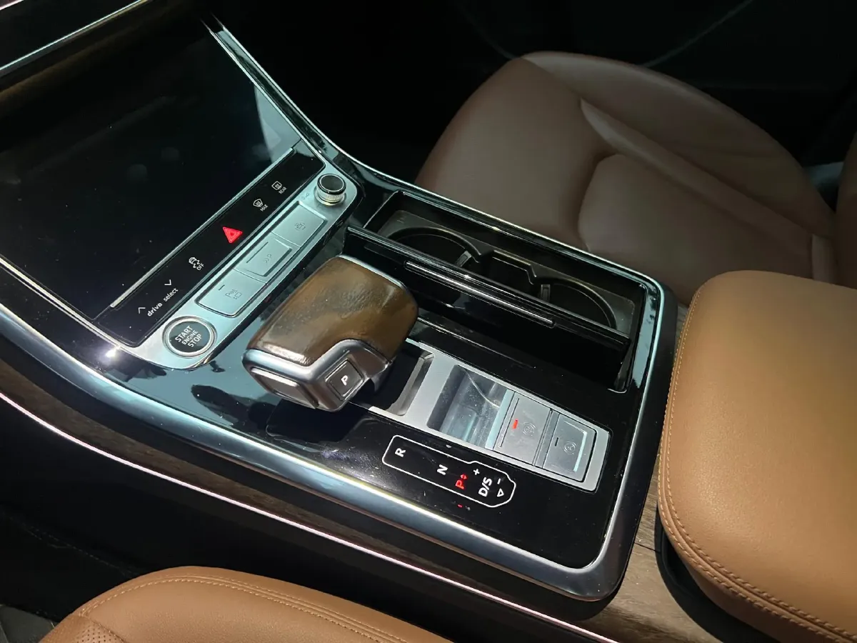 2021 Audi Q7 2.0T 245HP L4 8AT,autocango,china used car exporter,china ev exporter,chinese used car exporter,chinese used ev exporter