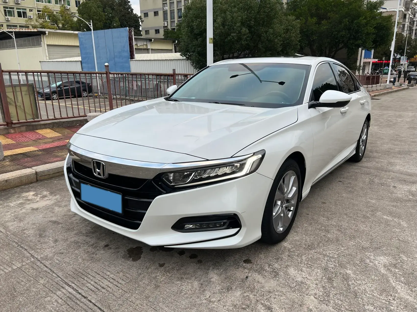 2018 HONDA ACCORD view 1