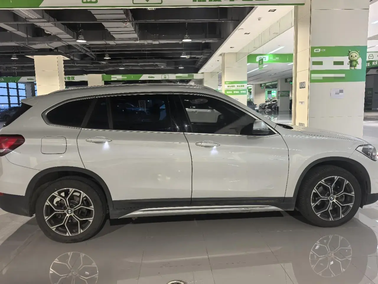 2022 BMW X1 thumbnail 4