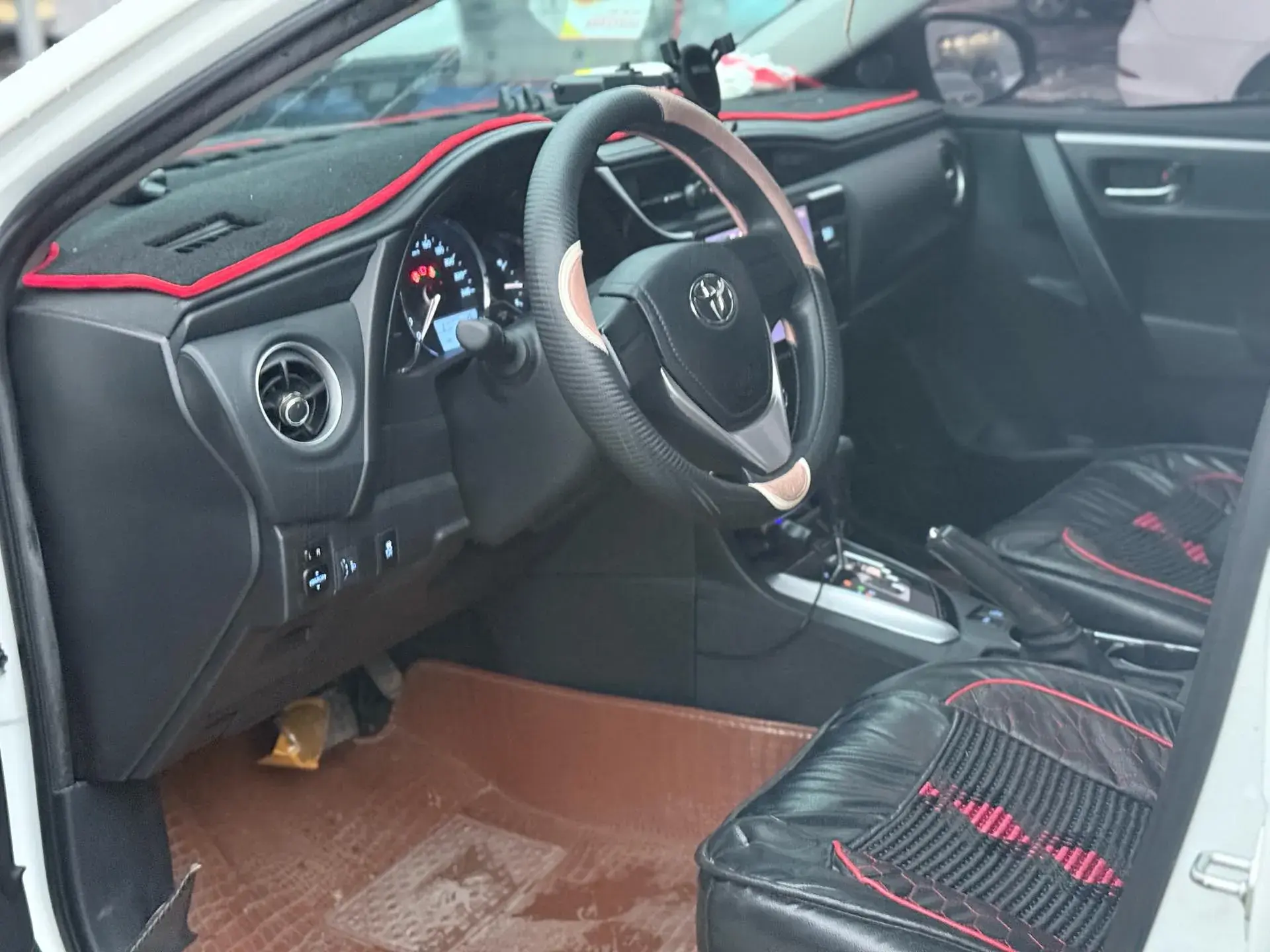 2018 TOYOTA COROLLA thumbnail 4