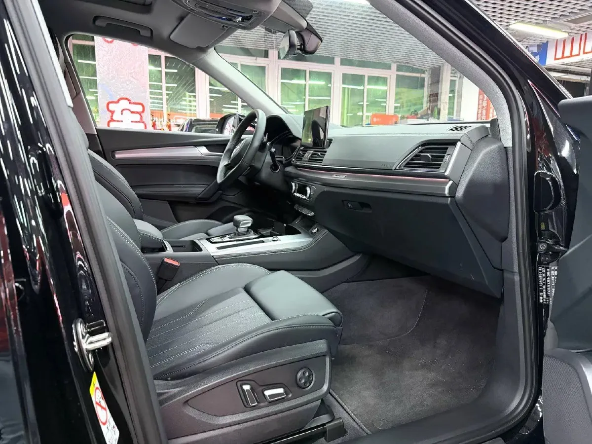 2025 Audi Q3 2.0T 186HP L4 7DCT,autocango,china used car exporter,china ev exporter,chinese used car exporter,chinese used ev exporter