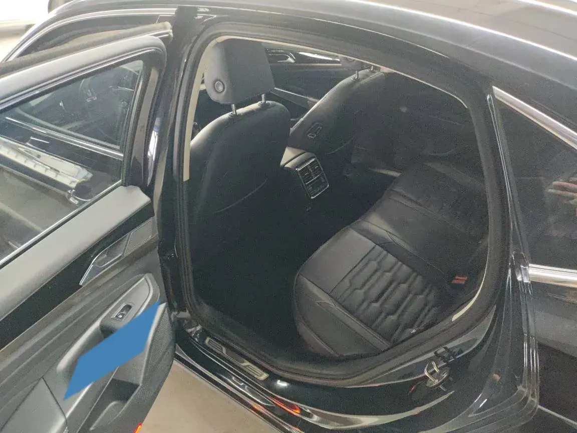 2019 VOLKSWAGEN PASSAT thumbnail 3