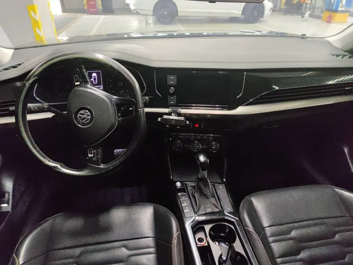 2019 VOLKSWAGEN PASSAT thumbnail 4