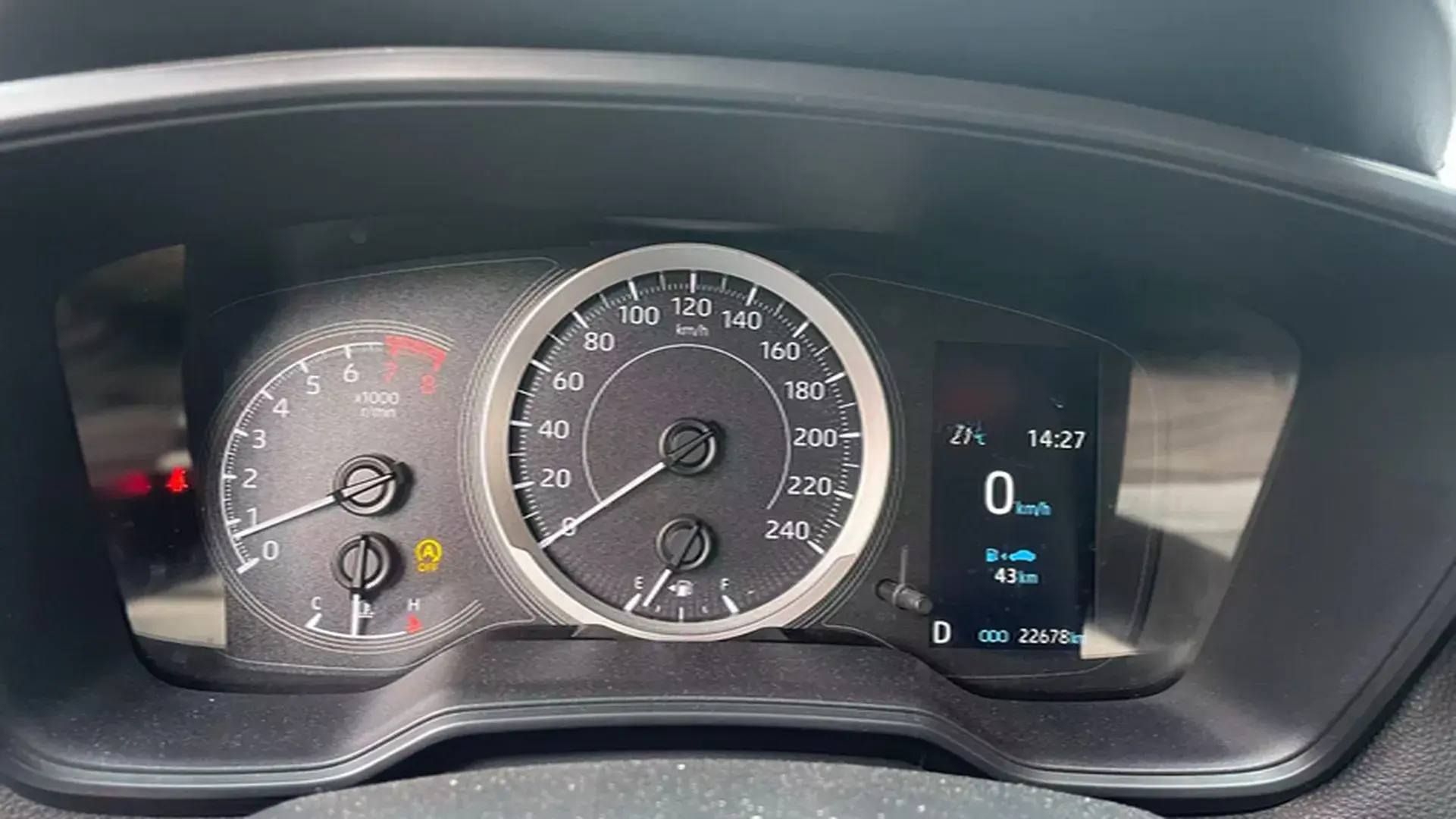 2023 TOYOTA COROLLA thumbnail 2