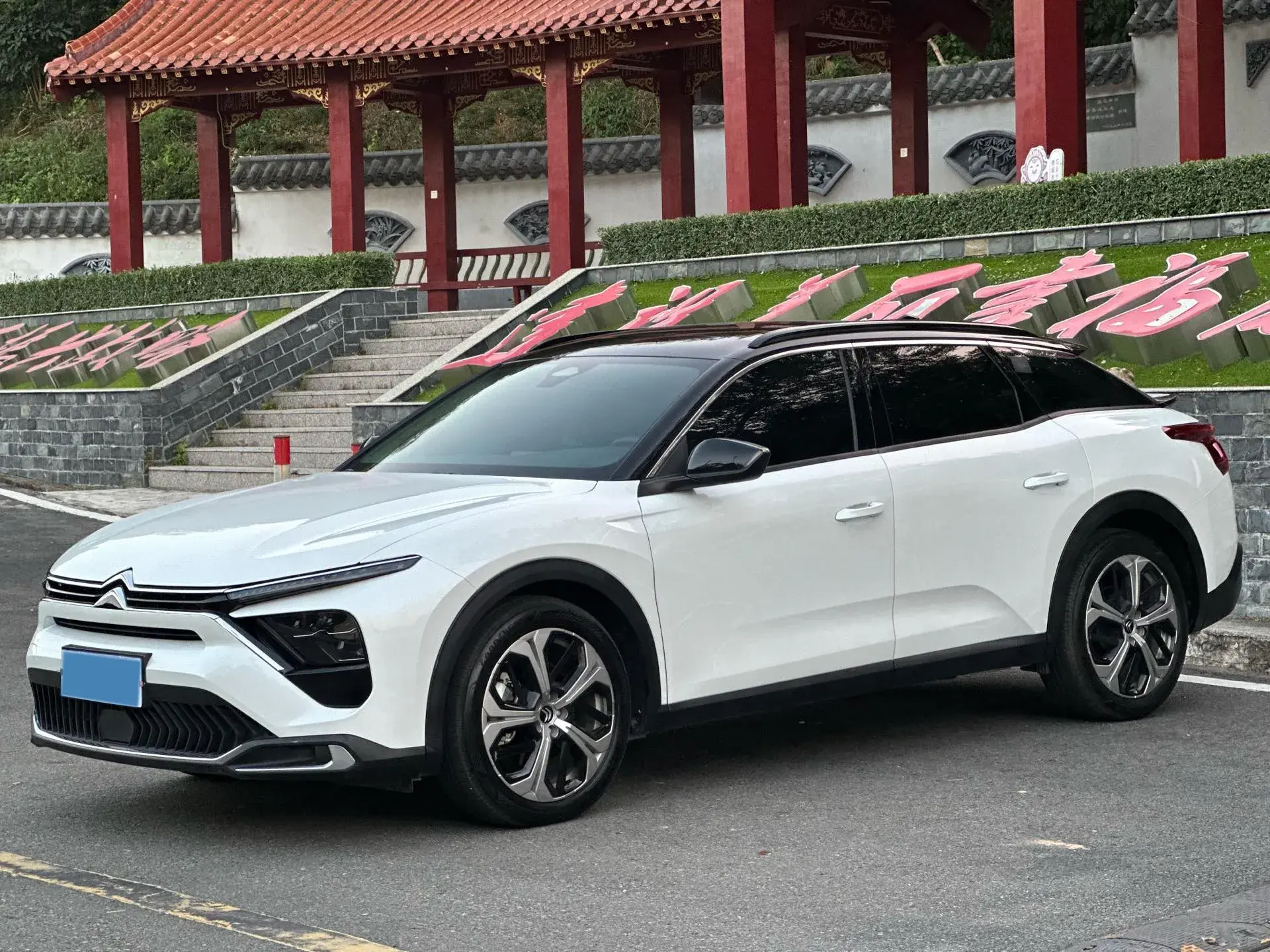 2023 CITROEN C5 view 1