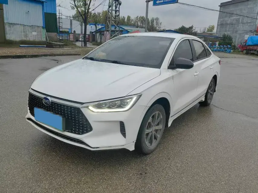 2020 BYD E3 view 1