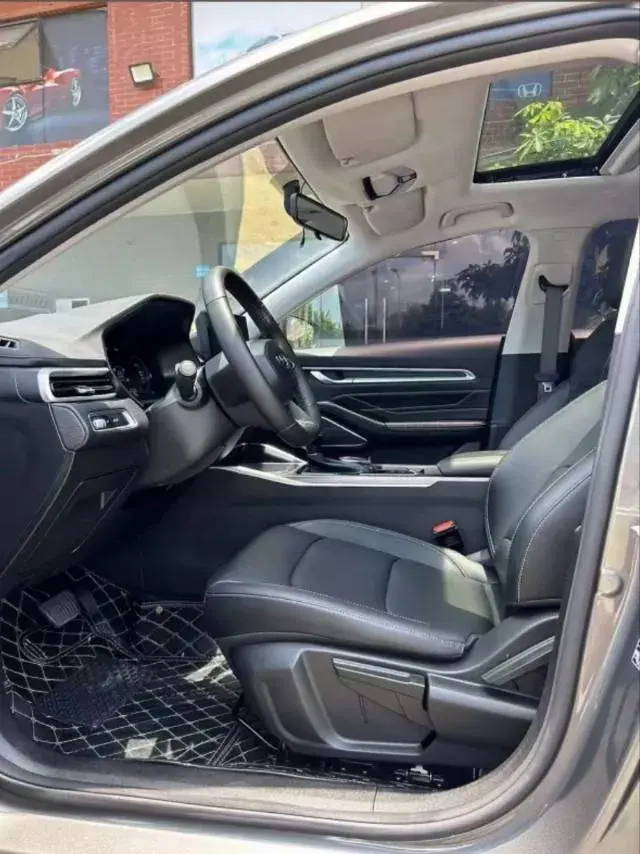 2023 GEELY EMGRAND thumbnail 2