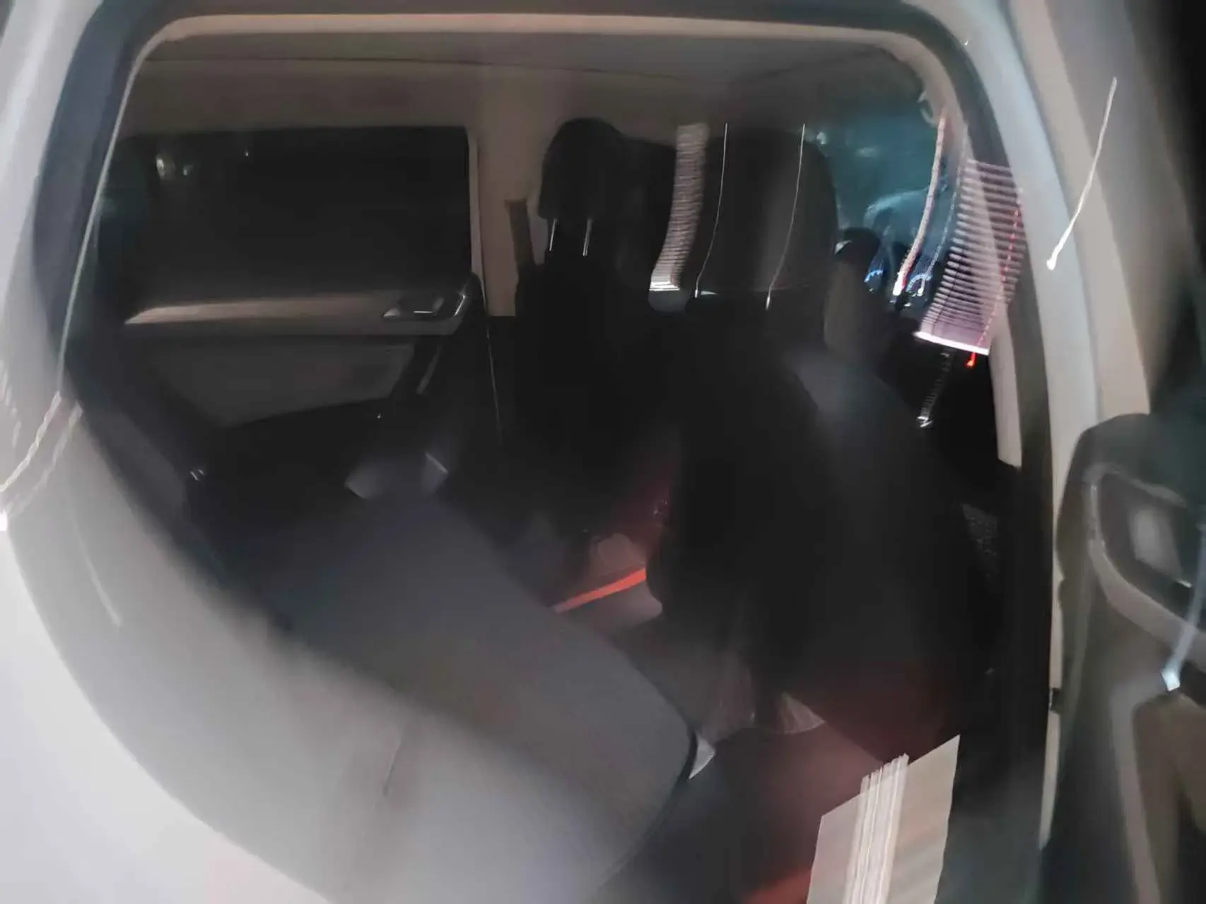 2023 VOLKSWAGEN TAYRON thumbnail 4