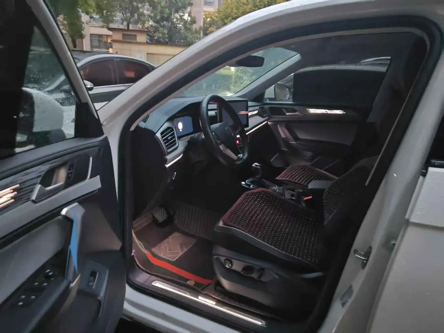 2023 VOLKSWAGEN TAYRON thumbnail 2