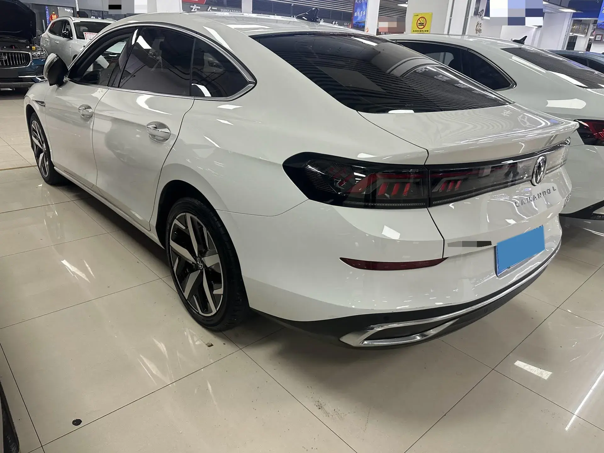 2023 VOLKSWAGEN LAMANDO thumbnail 3