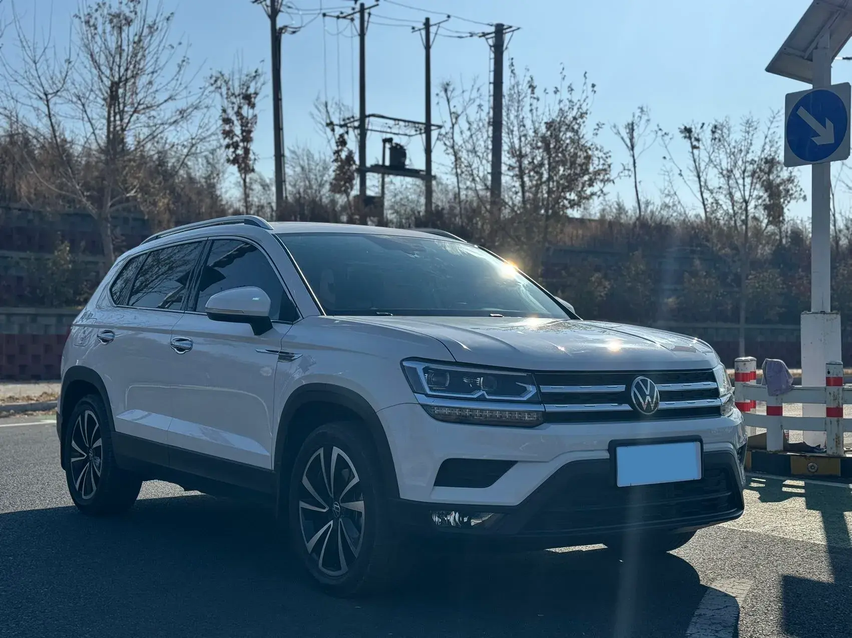 2021 VOLKSWAGEN THARU thumbnail 3