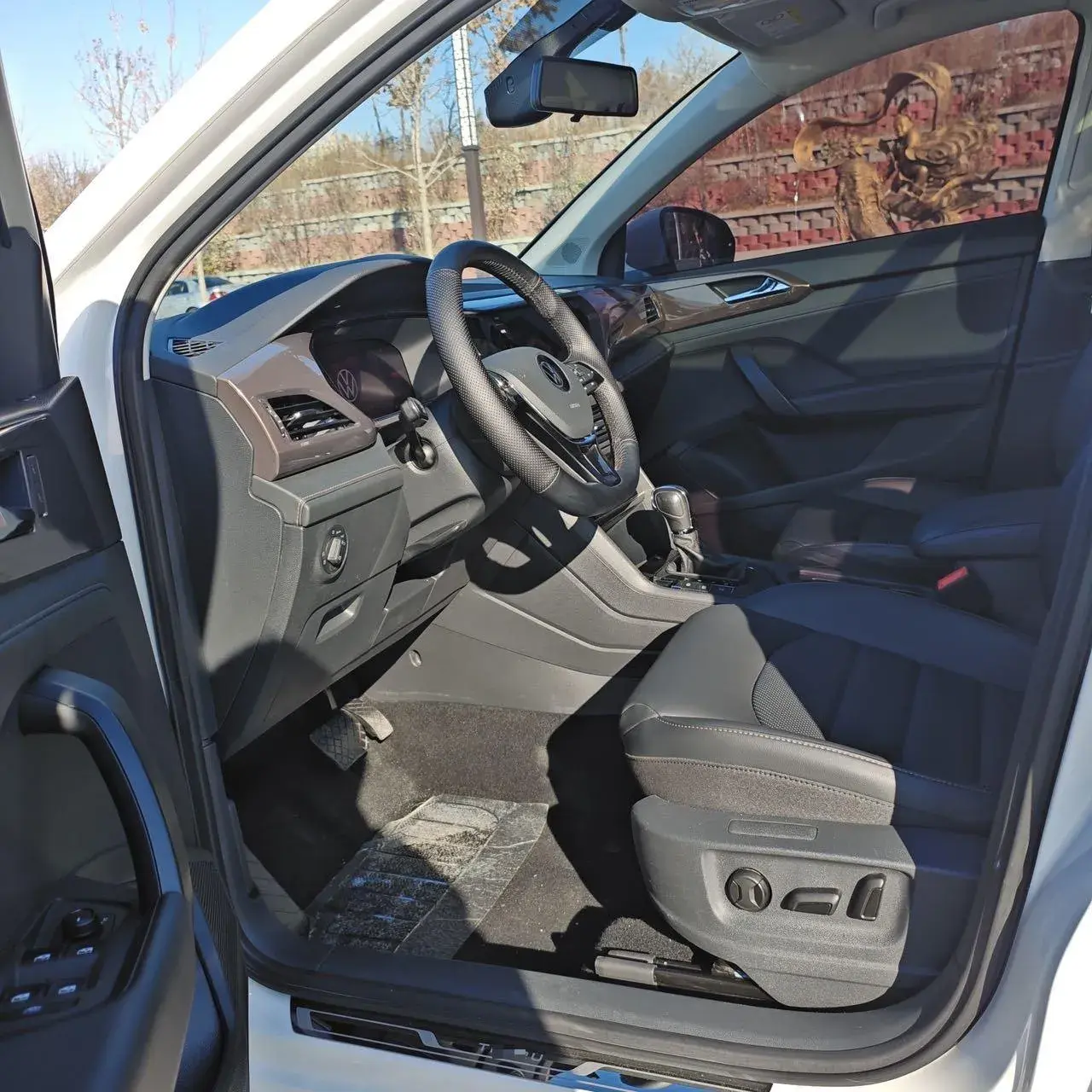 2021 VOLKSWAGEN THARU thumbnail 4