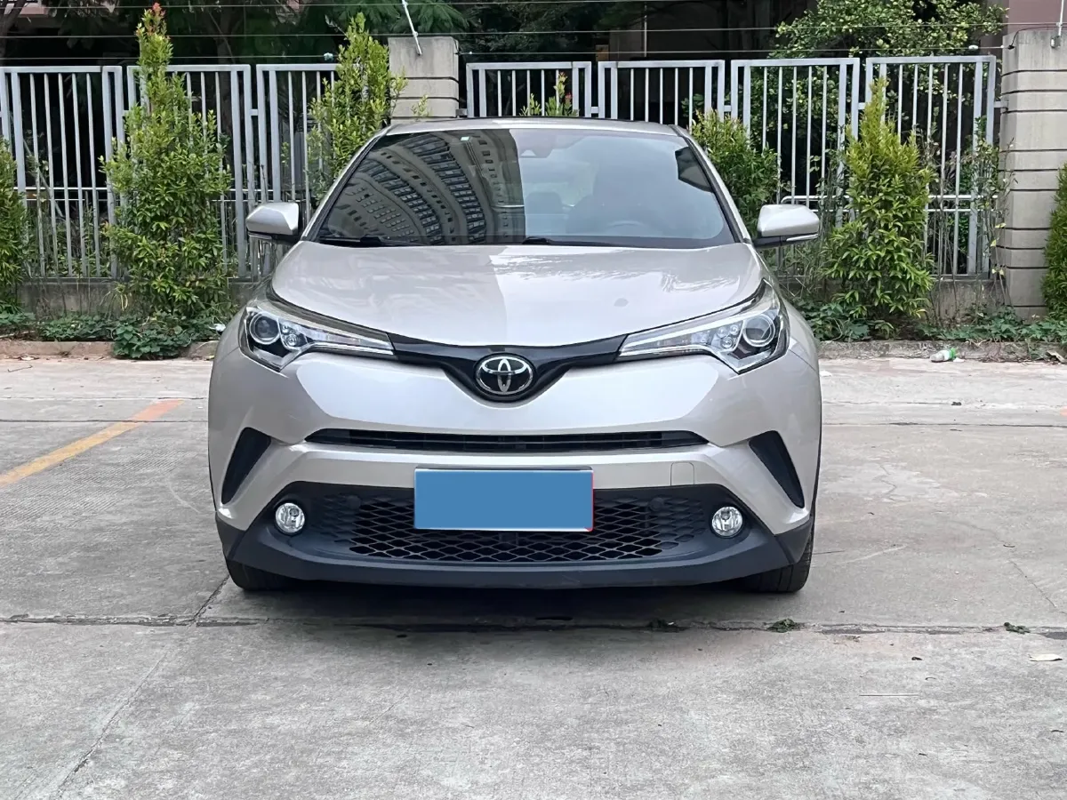 2020 Toyota C-HR 2.0L 171HP L4 CVT,autocango,china used car exporter,china ev exporter,chinese used car exporter,chinese used ev exporter