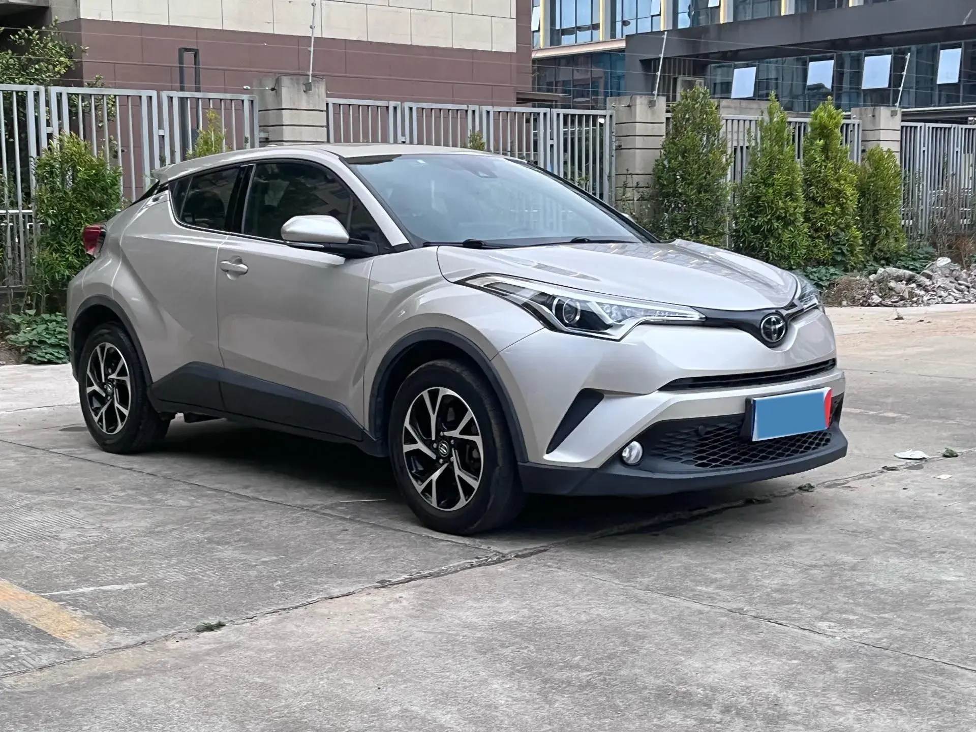 2020 TOYOTA C-HR thumbnail 3