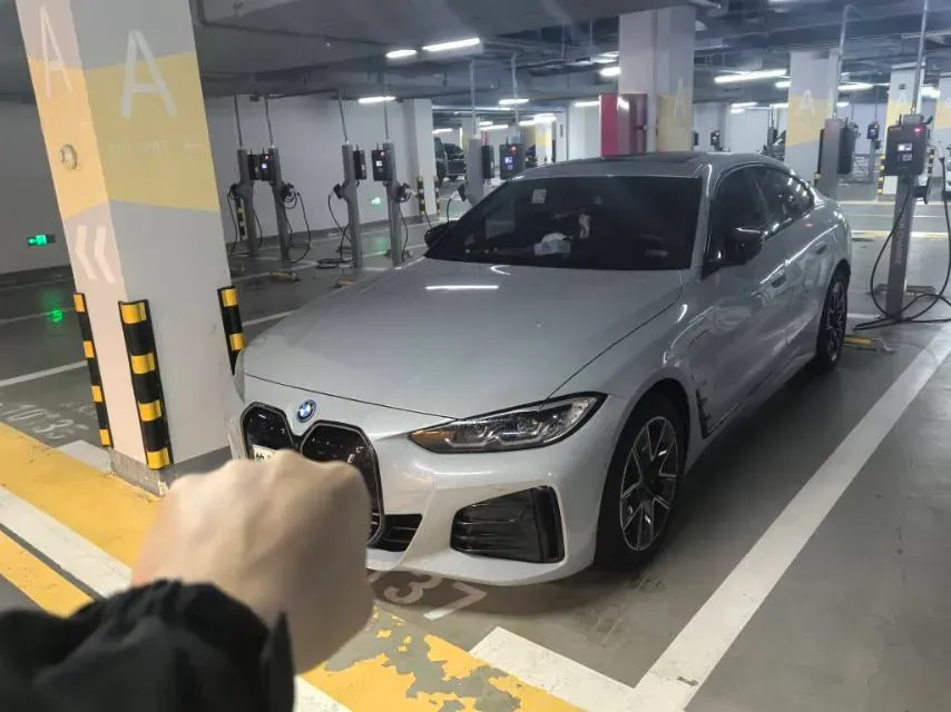 2022 BMW i4 BEV 83.9KWH,autocango,china used car exporter,china ev exporter,chinese used car exporter,chinese used ev exporter