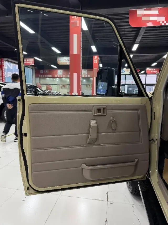 2015 Toyota Land Cruiser 4.0L 275HP V6 5AT,autocango,china used car exporter,china ev exporter,chinese used car exporter,chinese used ev exporter