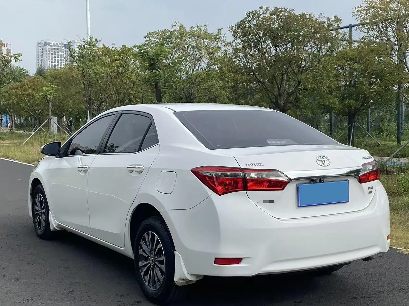 2018 TOYOTA COROLLA thumbnail 4