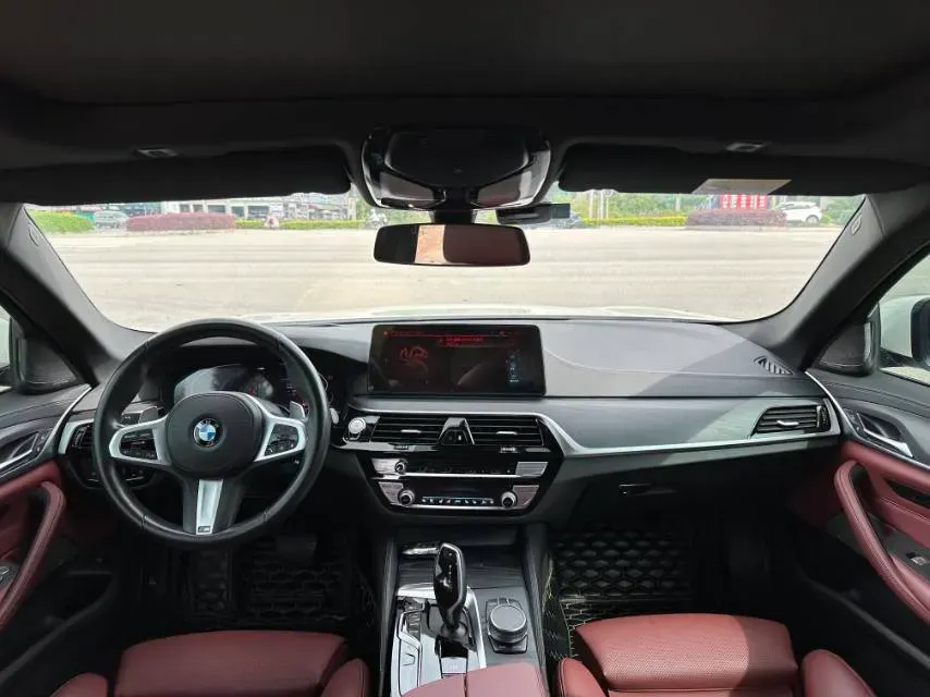 2022 BMW 5 Series 2.0T 252HP L4 8AT,autocango,china used car exporter,china ev exporter,chinese used car exporter,chinese used ev exporter