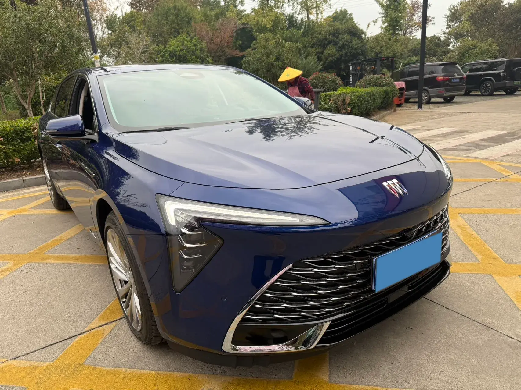 2025 BUICK LARCOSSE thumbnail 3