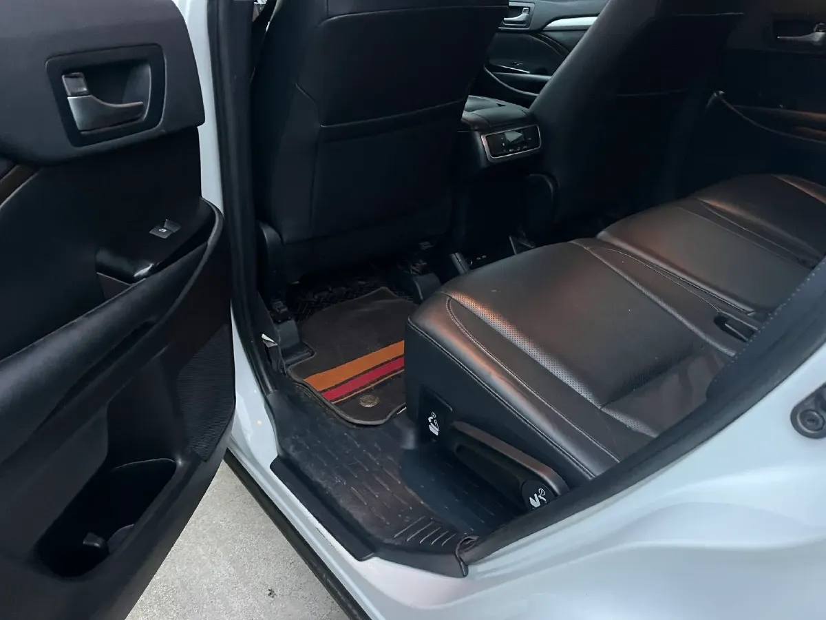 2021 Toyota Highlander 2.0T 220HP L4 6AT,autocango,china used car exporter,china ev exporter,chinese used car exporter,chinese used ev exporter