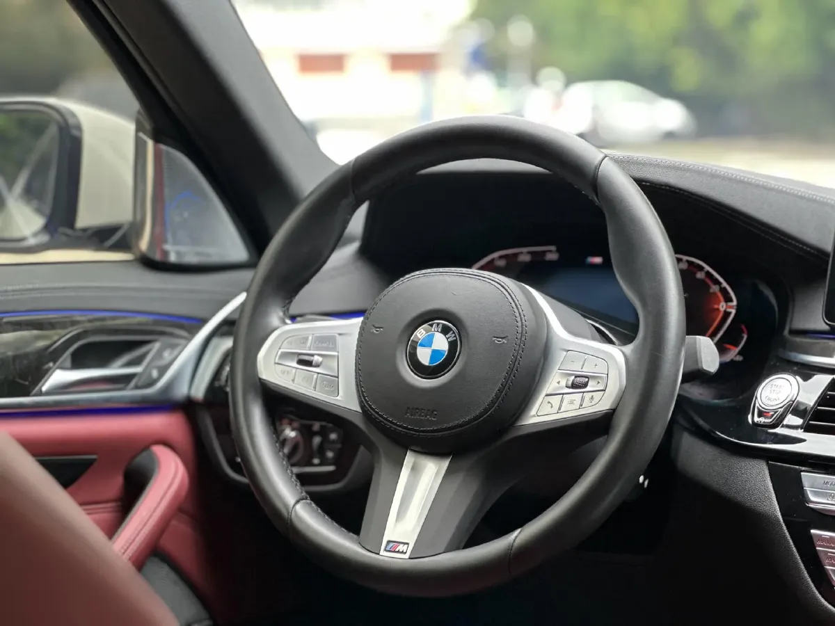 2022 BMW 5 Series 2.0T 184HP L4 8AT,autocango,china used car exporter,china ev exporter,chinese used car exporter,chinese used ev exporter