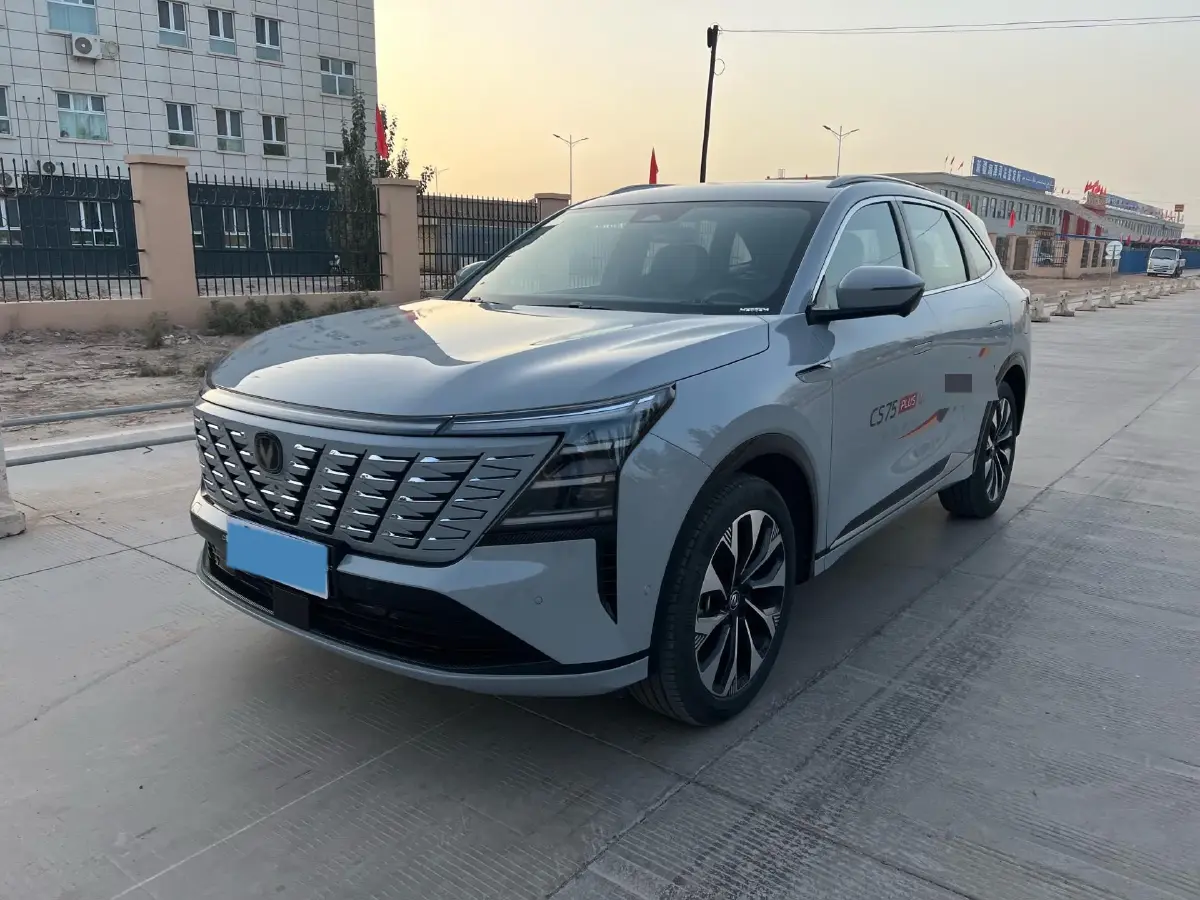 2025 ChangAn CS75 Plus 2.0T 233HP L4 8AT