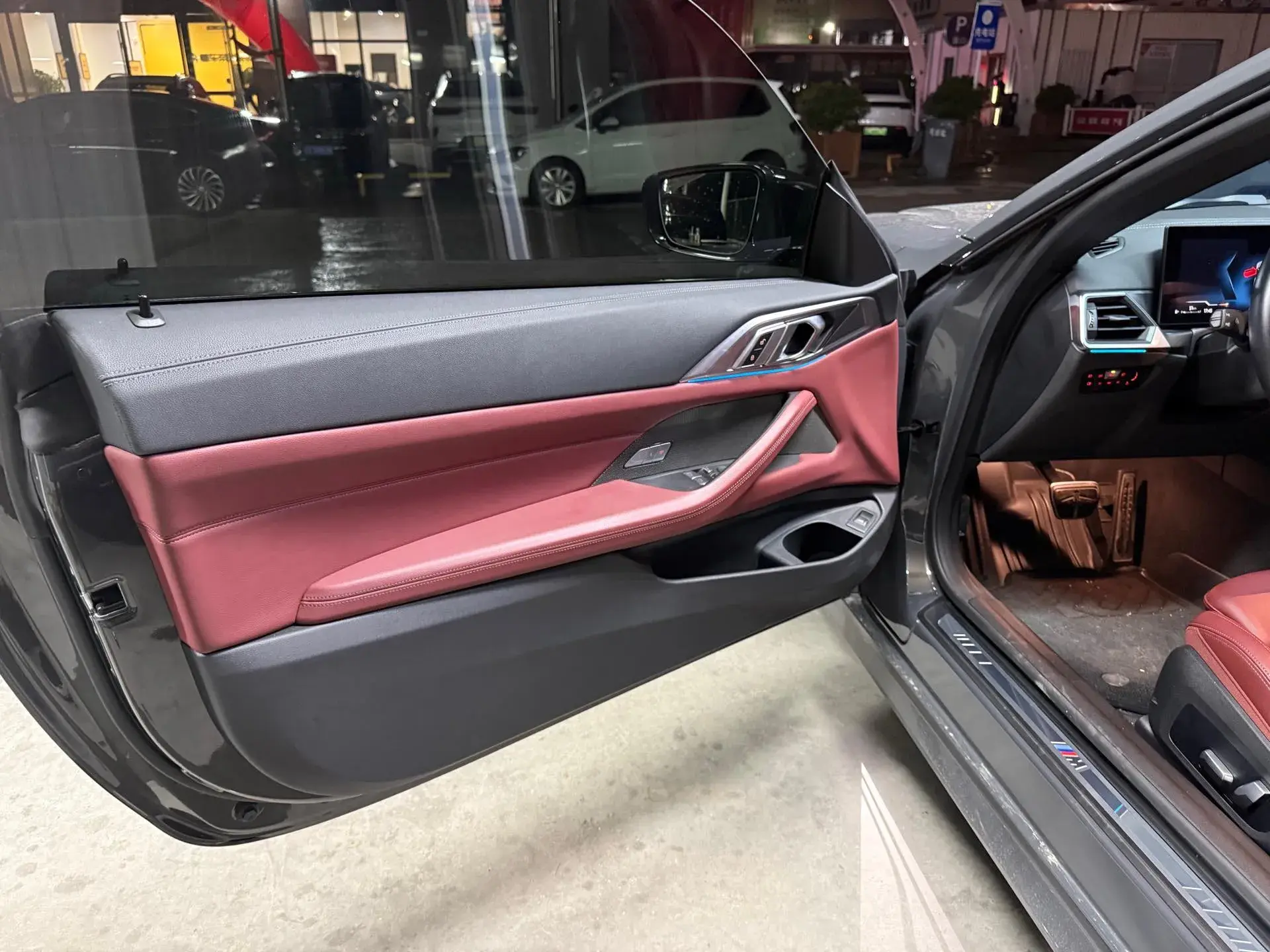 2023 BMW 2 thumbnail 4